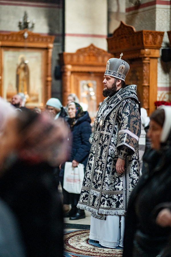 Литургия Преждеосвященных Даров в Преображенском соборе города Люберцы